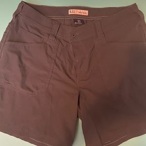 Women’s black size 10 511 shorts